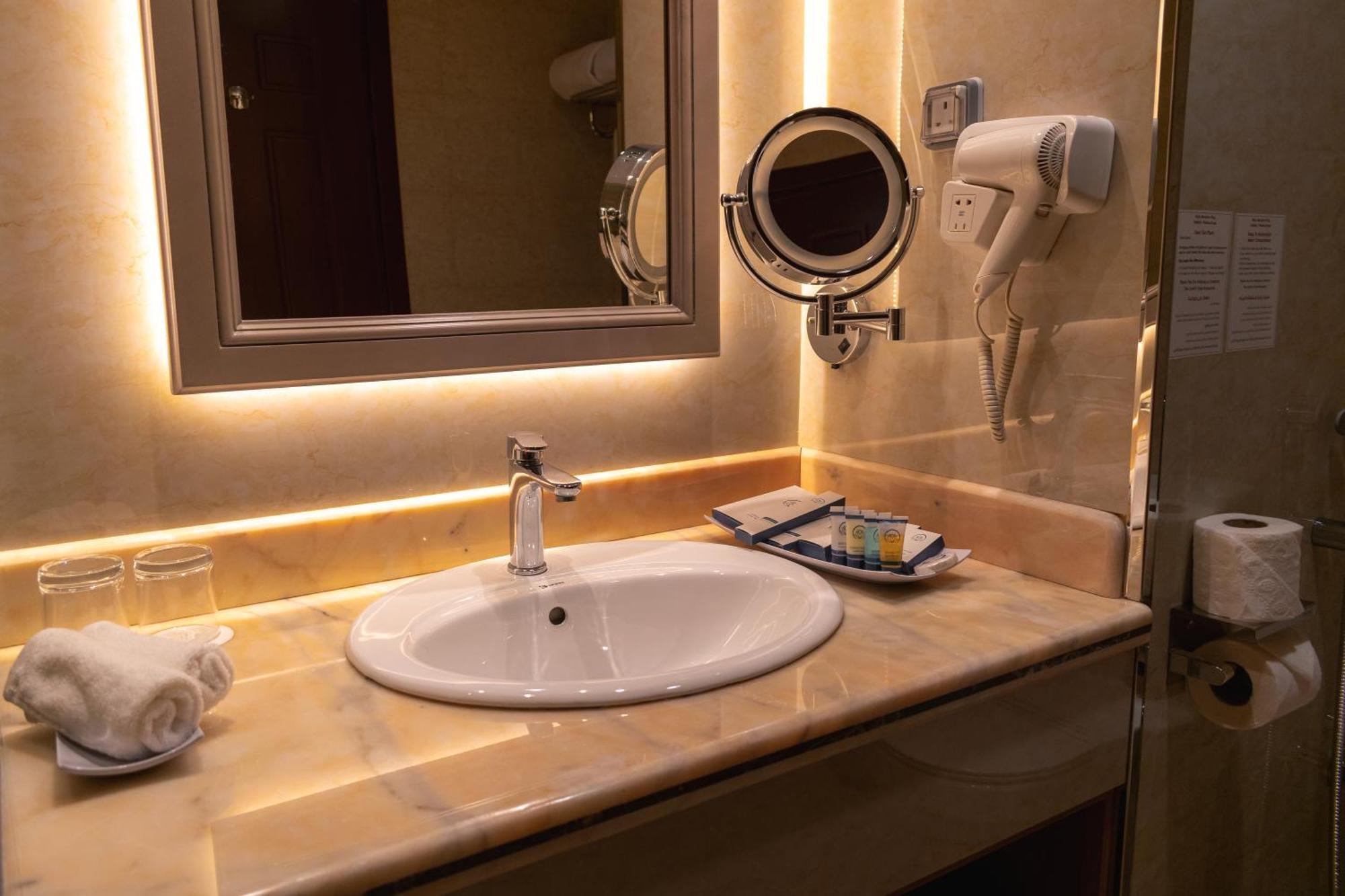 Best Western Plus Jeddah Hotel Madinah Road Exterior foto